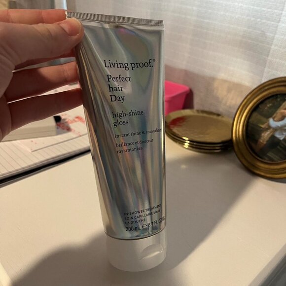 Living Proof Perfect Hair Day high-shine gloss - Picture 2 of 3